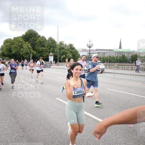 29.06.2025 - hella hamburg halbmarathon Jannik Wohlers http://msf.ph/oto/8498499 29.06.2025 10:55:43 Lombardsbrücke 1738, 1909, 2095, 2793, 3257, 3268, 4083, 4354, 4473, 4836, 5306, 5580, 5994, 6494, 6968, 7025, 7028, 7516, 7616, 8005, 8305, 9435, 9606, 9838, 10640, 10740, 10784, 10987, 11298, 11862, 11863, 12267, 12295, 12296, 12551, 13055, 13395, 13405, 13627, 14142, 14221, 14280, 14281, 15103, 15173, 15199, 15272, 15696, 15699, 16413, 16655, 16960, 17038, 17039, 17398, 18329, 18349, 19228 meine-sportfotos.de