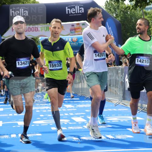 29.06.2025 - hella hamburg halbmarathon Strokosch-Dieckow http://msf.ph/oto/8498502 29.06.2025 10:43:41 Ziel 1976, 3116, 3437, 4318, 6903, 6991, 7185, 9114, 9159, 9374, 11153, 11778, 11848, 13421, 13897, 13996, 14201, 14210, 14690, 15328, 15512, 15932, 16062, 16105, 17912, 18449, 18650, 19090 meine-sportfotos.de