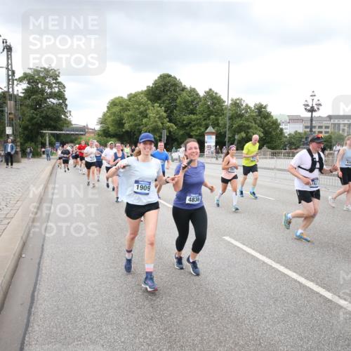 29.06.2025 - hella hamburg halbmarathon Jannik Wohlers http://msf.ph/oto/8498505 29.06.2025 10:55:45 Lombardsbrücke 1738, 1909, 2095, 2793, 3257, 3268, 4083, 4354, 4473, 4836, 5306, 5580, 5994, 6494, 6968, 7025, 7028, 7516, 7616, 8005, 8305, 8517, 9435, 9606, 9838, 10640, 10740, 10784, 10987, 11298, 11862, 11863, 12267, 12295, 12296, 12551, 13055, 13395, 13405, 13627, 13965, 14142, 14221, 14280, 14281, 15103, 15173, 15199, 15272, 15696, 15699, 16413, 16655, 16960, 17398, 17649, 17673, 18329, 18349, 19228 meine-sportfotos.de
