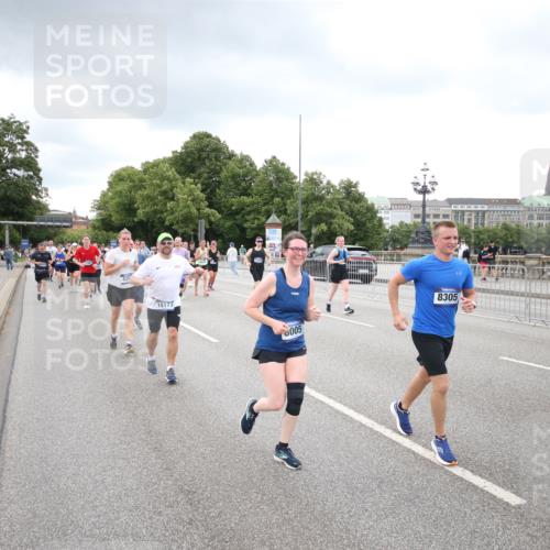 29.06.2025 - hella hamburg halbmarathon Jannik Wohlers http://msf.ph/oto/8498519 29.06.2025 10:55:47 Lombardsbrücke 1738, 1909, 2095, 2793, 3257, 3268, 4083, 4354, 4473, 4836, 5306, 5580, 5757, 5994, 6494, 6968, 7025, 7028, 7616, 8005, 8305, 8517, 9435, 9606, 9838, 9948, 9953, 10640, 10740, 10784, 10987, 11298, 11862, 11863, 12267, 12295, 12296, 12551, 13055, 13395, 13405, 13965, 14142, 14221, 14280, 14281, 15103, 15173, 15272, 15443, 15696, 15699, 16413, 16655, 16960, 17084, 17398, 17649, 17673, 18329, 18349, 19228 meine-sportfotos.de