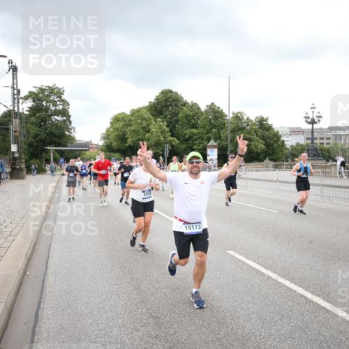 29.06.2025 - hella hamburg halbmarathon Jannik Wohlers http://msf.ph/oto/8498529 29.06.2025 10:55:48 Lombardsbrücke 1113, 1738, 1909, 2095, 3257, 3268, 4083, 4354, 4473, 4836, 5306, 5580, 5693, 5757, 5994, 6494, 6968, 7025, 7028, 7616, 8005, 8305, 8517, 9435, 9606, 9838, 9948, 9953, 10640, 10740, 10784, 10987, 11298, 11862, 11863, 12267, 12295, 12296, 12551, 13055, 13395, 13405, 13965, 14142, 14280, 14281, 15103, 15173, 15272, 15443, 15696, 15699, 16655, 16960, 17084, 17398, 17649, 17673, 18349, 18798, 19228 meine-sportfotos.de