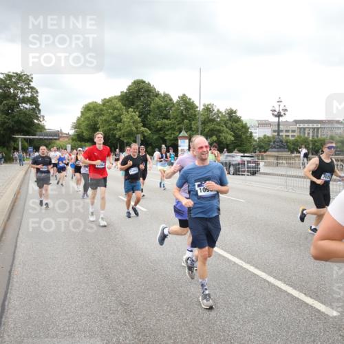 29.06.2025 - hella hamburg halbmarathon Jannik Wohlers http://msf.ph/oto/8498556 29.06.2025 10:55:50 Lombardsbrücke 1113, 1738, 1909, 2095, 3257, 4083, 4354, 4836, 5580, 5693, 5757, 6494, 6968, 7025, 7028, 7616, 8005, 8305, 8517, 8766, 9383, 9435, 9606, 9838, 9948, 9953, 10740, 10784, 10987, 11298, 11862, 11863, 12295, 12296, 12551, 13395, 13405, 13965, 14142, 14280, 14281, 15103, 15173, 15272, 15443, 15696, 15699, 16655, 16960, 17084, 17398, 17649, 17673, 18349, 18798, 19228 meine-sportfotos.de