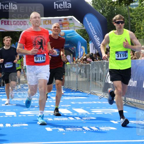 29.06.2025 - hella hamburg halbmarathon Strokosch-Dieckow http://msf.ph/oto/8498559 29.06.2025 10:43:38 Ziel 1976, 3116, 4080, 4318, 6903, 6991, 9114, 9159, 11153, 11848, 12623, 13421, 13996, 14201, 14210, 14484, 14690, 15328, 15932, 16105, 17912, 18449, 18775, 19090, 19229 meine-sportfotos.de