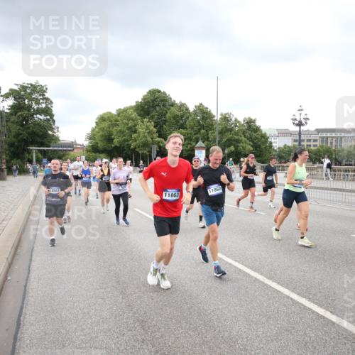 29.06.2025 - hella hamburg halbmarathon Jannik Wohlers http://msf.ph/oto/8498566 29.06.2025 10:55:51 Lombardsbrücke 1113, 1738, 1909, 2095, 2915, 3257, 4083, 4354, 4836, 5580, 5693, 5757, 6690, 6968, 7025, 7028, 8005, 8305, 8517, 8766, 9383, 9435, 9606, 9948, 9953, 10740, 10784, 10987, 11298, 11628, 11862, 11863, 12295, 12296, 12551, 13395, 13405, 13965, 14142, 14280, 14281, 15103, 15173, 15272, 15443, 15696, 15699, 16655, 17084, 17398, 17649, 17673, 18349, 18798, 19228 meine-sportfotos.de