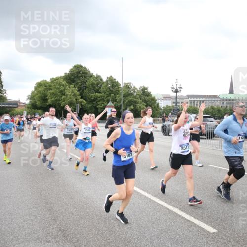29.06.2025 - hella hamburg halbmarathon Jannik Wohlers http://msf.ph/oto/8498618 29.06.2025 10:55:55 Lombardsbrücke 1113, 1738, 2095, 2915, 3257, 3953, 3987, 4083, 4354, 5580, 5693, 5757, 6690, 6968, 7025, 7028, 7090, 7711, 8005, 8305, 8517, 8766, 9383, 9435, 9606, 9948, 9953, 10740, 10784, 10987, 11298, 11628, 11862, 11863, 12295, 12296, 12551, 13395, 13405, 13965, 14613, 15103, 15173, 15443, 15696, 15699, 16655, 17084, 17092, 17398, 17494, 17649, 17673, 18247, 18349, 18798, 19228 meine-sportfotos.de