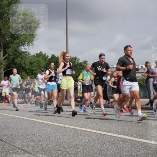29.06.2025 - hella hamburg halbmarathon Luisa Fischer http://msf.ph/oto/8498619 29.06.2025 10:01:52 Kennedybrücke 6399, 18746, 1540, 3715, 61, 3, 11588, 19152, 18, 1190, 8721, 1190, 1485, 1972, 2840, 2907, 3037, 3715, 5492, 6390, 6399, 6585, 7232, 7864, 8068, 8154, 8322, 8639, 8721, 8772, 8798, 9727, 10488 meine-sportfotos.de