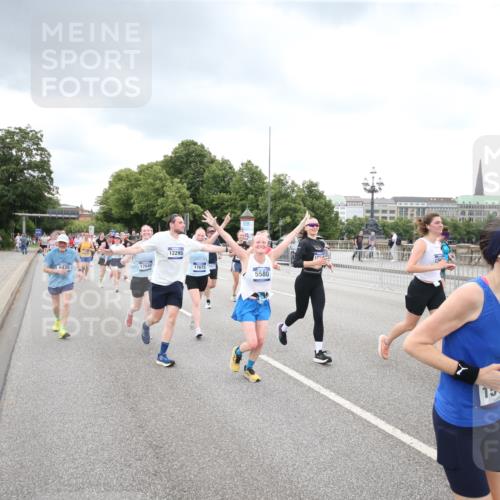 29.06.2025 - hella hamburg halbmarathon Jannik Wohlers http://msf.ph/oto/8498624 29.06.2025 10:55:56 Lombardsbrücke 1113, 1738, 2095, 2915, 3257, 3953, 3987, 4083, 5580, 5693, 5757, 6690, 6968, 7025, 7028, 7090, 7711, 8005, 8517, 8766, 9383, 9435, 9606, 9948, 9953, 10740, 10784, 10987, 11298, 11628, 11862, 11863, 12295, 12296, 12551, 13395, 13405, 13965, 14613, 15103, 15173, 15443, 15696, 15699, 15747, 16655, 16934, 17084, 17092, 17398, 17494, 17649, 17673, 18047, 18247, 18349, 18798, 19228 meine-sportfotos.de