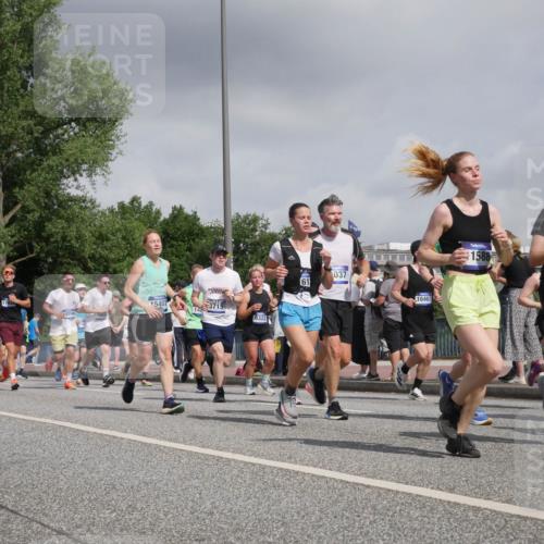 29.06.2025 - hella hamburg halbmarathon Luisa Fischer http://msf.ph/oto/8498628 29.06.2025 10:01:53 Kennedybrücke 11625, 8746, 15407, 8322, 61, 037, 16467, 1588, 2901, 1190, 1485, 1972, 2907, 3037, 3715, 5492, 6390, 6399, 6585, 7232, 7864, 8068, 8154, 8322, 8639, 8721, 8772, 8798, 9884, 10488 meine-sportfotos.de