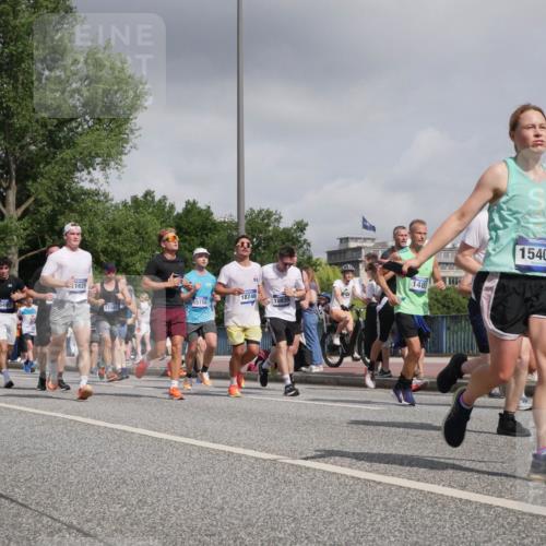 29.06.2025 - hella hamburg halbmarathon Luisa Fischer http://msf.ph/oto/8498644 29.06.2025 10:01:55 Kennedybrücke 1972, 549, 1625, 18746, 17482, 15156, 18835, 1485, 15407, 1190, 1485, 1972, 2907, 3037, 3715, 4839, 5492, 6390, 6399, 6585, 7864, 8154, 8322, 8721, 8772, 8798, 9884, 10266, 10488 meine-sportfotos.de
