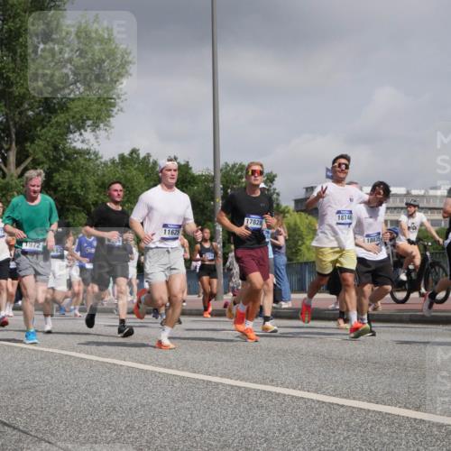 29.06.2025 - hella hamburg halbmarathon Luisa Fischer http://msf.ph/oto/8498652 29.06.2025 10:01:56 Kennedybrücke 1041, 8772, 1972, 492, 18746, 17828, 11625, 18835, 8798, 1190, 1485, 1972, 2907, 3037, 3715, 4839, 5492, 6390, 6399, 6585, 7864, 8154, 8322, 8721, 8772, 8798, 9884, 10266, 10488 meine-sportfotos.de