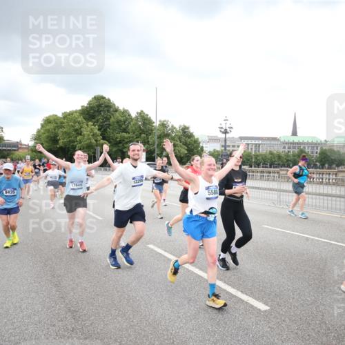 29.06.2025 - hella hamburg halbmarathon Jannik Wohlers http://msf.ph/oto/8498654 29.06.2025 10:55:56 Lombardsbrücke 1113, 1738, 2095, 2915, 3257, 3953, 3987, 4083, 5580, 5693, 5757, 6690, 6968, 7025, 7028, 7090, 7711, 8005, 8517, 8766, 9383, 9435, 9606, 9948, 9953, 10740, 10784, 10987, 11298, 11628, 11862, 11863, 12295, 12296, 12551, 13395, 13405, 13965, 14613, 15103, 15173, 15443, 15696, 15699, 15747, 16655, 16934, 17084, 17092, 17398, 17494, 17649, 17673, 18047, 18247, 18349, 18798, 19228 meine-sportfotos.de