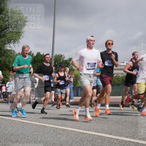 29.06.2025 - hella hamburg halbmarathon Luisa Fischer http://msf.ph/oto/8498657 29.06.2025 10:01:57 Kennedybrücke 8772, 11689, 13706, 1972, 999, 94, 17482, 11625, 17828, 18746, 1883, 1190, 1485, 1972, 3037, 3715, 4839, 5391, 5492, 6390, 6399, 6585, 7864, 8154, 8322, 8772, 8798, 9884, 10266, 10488 meine-sportfotos.de