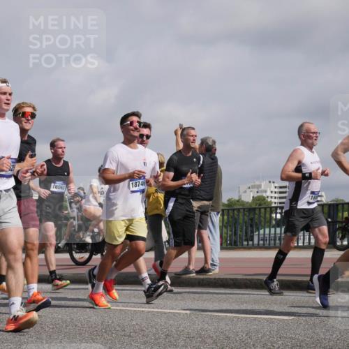 29.06.2025 - hella hamburg halbmarathon Luisa Fischer http://msf.ph/oto/8498660 29.06.2025 10:01:57 Kennedybrücke 390, 18063, 18746, 148, 1800, 1190, 1485, 1972, 3037, 3715, 4839, 5391, 5492, 6390, 6399, 6585, 7864, 8154, 8322, 8772, 8798, 9884, 10266, 10488 meine-sportfotos.de