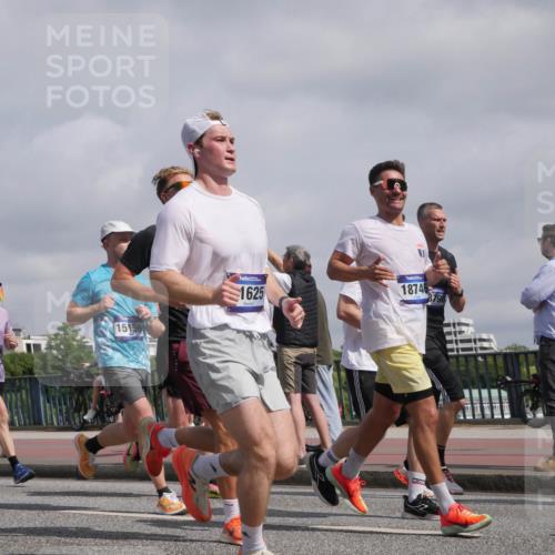 29.06.2025 - hella hamburg halbmarathon Luisa Fischer http://msf.ph/oto/8498662 29.06.2025 10:01:58 Kennedybrücke 6390, 15156, 1625, 18746, 8798, 1485, 1972, 2741, 3715, 4839, 5391, 5492, 6390, 6399, 6585, 7864, 8154, 8322, 8772, 8798, 9655, 9884, 10266, 10488 meine-sportfotos.de