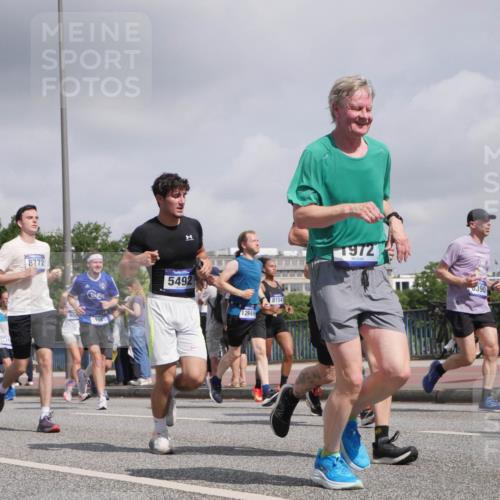 29.06.2025 - hella hamburg halbmarathon Luisa Fischer http://msf.ph/oto/8498665 29.06.2025 10:01:58 Kennedybrücke 11689, 8772, 655, 5492, 12949, 8154, 1972, 390, 1485, 1972, 2741, 3715, 4839, 5391, 5492, 6390, 6399, 6585, 7864, 8154, 8322, 8772, 8798, 9655, 9884, 10266, 10488 meine-sportfotos.de