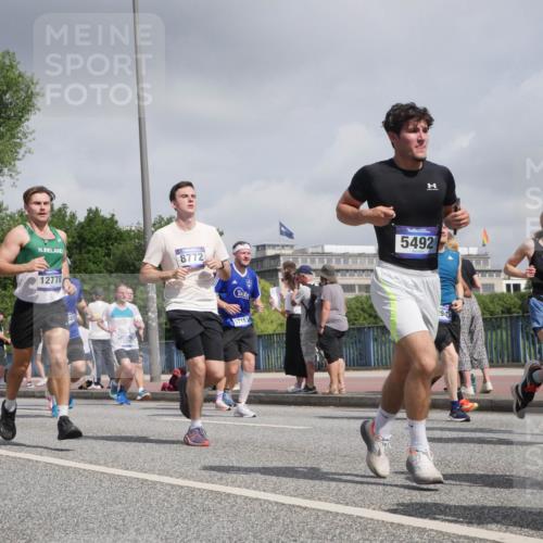 29.06.2025 - hella hamburg halbmarathon Luisa Fischer http://msf.ph/oto/8498669 29.06.2025 10:01:59 Kennedybrücke 19047, 12778, 8772, 5492, 13706, 17181, 949, 1748, 1972, 2741, 2911, 4839, 5391, 5492, 6390, 6399, 6585, 7864, 8154, 8772, 8798, 9655, 9884, 10266, 10488 meine-sportfotos.de