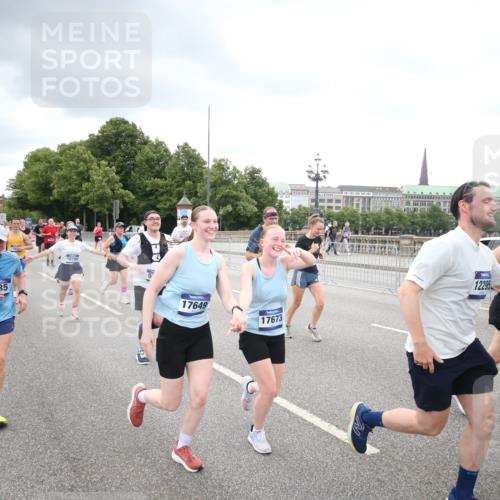 29.06.2025 - hella hamburg halbmarathon Jannik Wohlers http://msf.ph/oto/8498671 29.06.2025 10:55:57 Lombardsbrücke 1047, 1113, 1738, 2095, 2915, 3257, 3675, 3676, 3953, 3987, 4083, 5580, 5693, 5757, 6690, 6968, 7025, 7028, 7090, 7711, 8517, 8766, 9383, 9435, 9606, 9948, 9953, 10740, 10784, 10932, 10987, 11298, 11628, 11862, 11863, 12295, 12296, 12551, 13395, 13405, 13965, 14613, 15103, 15443, 15696, 15699, 15747, 16655, 16934, 17084, 17092, 17398, 17494, 17649, 17673, 18047, 18247, 18349, 18798, 19228 meine-sportfotos.de