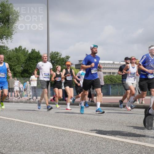 29.06.2025 - hella hamburg halbmarathon Luisa Fischer http://msf.ph/oto/8498676 29.06.2025 10:02:00 Kennedybrücke 4839, 11689, 7864, 19047, 10488, 467, 6585, 1715, 1719, 1972, 2741, 2911, 4839, 5391, 5492, 6390, 6399, 6585, 7864, 8154, 8772, 8798, 9655, 9884, 10266, 10488 meine-sportfotos.de