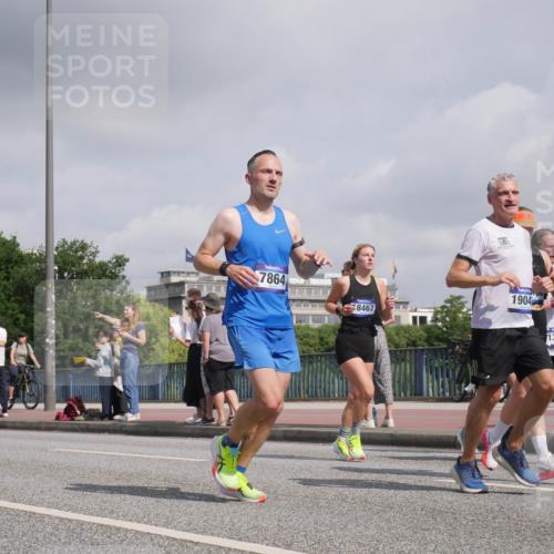 29.06.2025 - hella hamburg halbmarathon Luisa Fischer http://msf.ph/oto/8498686 29.06.2025 10:02:02 Kennedybrücke 4839, 17198, 7864, 8467, 1904, 13706, 1715, 1719, 2741, 2911, 4839, 5391, 6390, 6585, 7129, 7130, 7864, 8154, 8772, 9655, 9884, 10266, 10488 meine-sportfotos.de