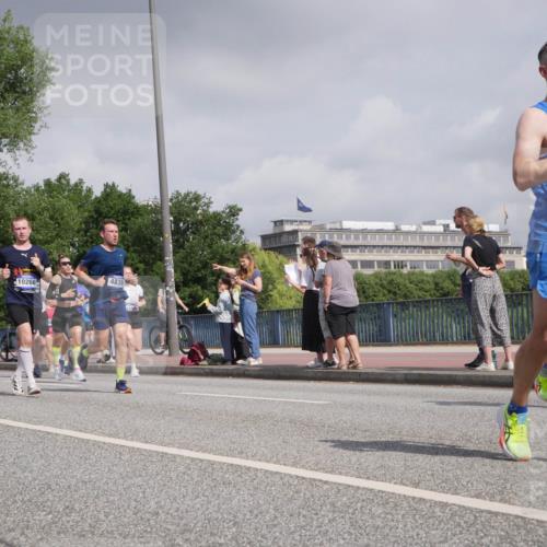 29.06.2025 - hella hamburg halbmarathon Luisa Fischer http://msf.ph/oto/8498690 29.06.2025 10:02:02 Kennedybrücke 2911, 17993, 10266, 4839, 7198, 7864, 1715, 1719, 2741, 2911, 4839, 5391, 6390, 6585, 7129, 7130, 7864, 8154, 8772, 9655, 9884, 10266, 10488 meine-sportfotos.de