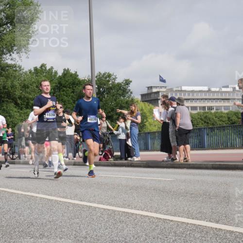 29.06.2025 - hella hamburg halbmarathon Luisa Fischer http://msf.ph/oto/8498691 29.06.2025 10:02:03 Kennedybrücke 2911, 15856, 17993, 10266, 4839, 1366, 1506, 1715, 1719, 2741, 2911, 4839, 5391, 5866, 6585, 7129, 7130, 7864, 8154, 9655, 9884, 10266, 10488 meine-sportfotos.de