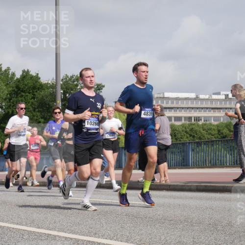 29.06.2025 - hella hamburg halbmarathon Luisa Fischer http://msf.ph/oto/8498696 29.06.2025 10:02:04 Kennedybrücke 17993, 1766, 9655, 10266, 17198, 4839, 1366, 1506, 1715, 1719, 2741, 2911, 4467, 4839, 5391, 5866, 6585, 7129, 7130, 7864, 8154, 9655, 9884, 10266, 10488 meine-sportfotos.de