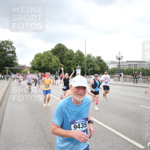 29.06.2025 - hella hamburg halbmarathon Jannik Wohlers http://msf.ph/oto/8498703 29.06.2025 10:55:59 Lombardsbrücke 1047, 1113, 2915, 3257, 3675, 3676, 3953, 3987, 4083, 5237, 5580, 5693, 5757, 6690, 7025, 7028, 7090, 7307, 7711, 8108, 8517, 8606, 8766, 9383, 9435, 9606, 9948, 9953, 10555, 10569, 10740, 10784, 10932, 11298, 11628, 11862, 11863, 12295, 12296, 12543, 12551, 13395, 13405, 13965, 14613, 15103, 15443, 15696, 15699, 15747, 16655, 16934, 17084, 17092, 17398, 17494, 17649, 17673, 17797, 18047, 18247, 18798, 19228 meine-sportfotos.de
