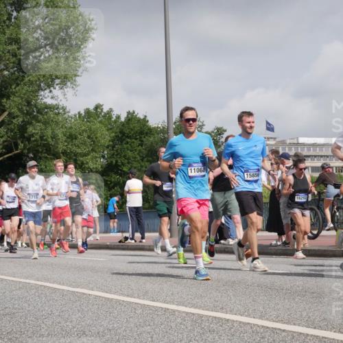 29.06.2025 - hella hamburg halbmarathon Luisa Fischer http://msf.ph/oto/8498712 29.06.2025 10:02:07 Kennedybrücke 12186, 1715, 171, 7129, 945, 13912, 1154, 15408, 1686, 11068, 15856, 16292, 17993, 1366, 1506, 1715, 1719, 2741, 2911, 4467, 4839, 5391, 5866, 6416, 7129, 7130, 7395, 9655, 9922, 10266 meine-sportfotos.de