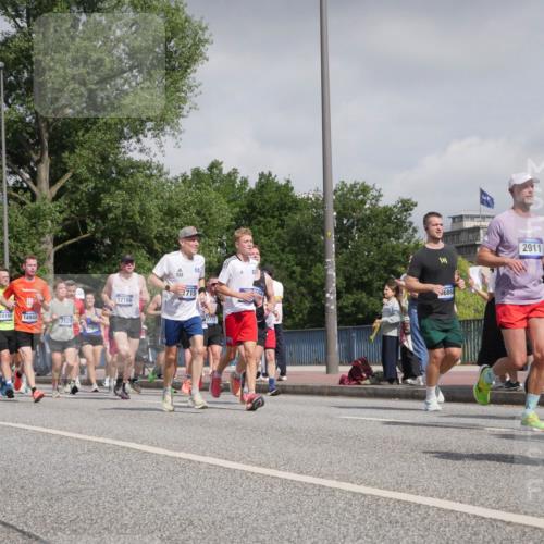 29.06.2025 - hella hamburg halbmarathon Luisa Fischer http://msf.ph/oto/8498717 29.06.2025 10:02:07 Kennedybrücke 18134, 15441, 18180, 14948, 7129, 12910, 12186, 715, 7773, 686, 2911, 5334, 1366, 1506, 1715, 1719, 2741, 2911, 4467, 4839, 5391, 5866, 6416, 7129, 7130, 7395, 9655, 9922, 10266 meine-sportfotos.de