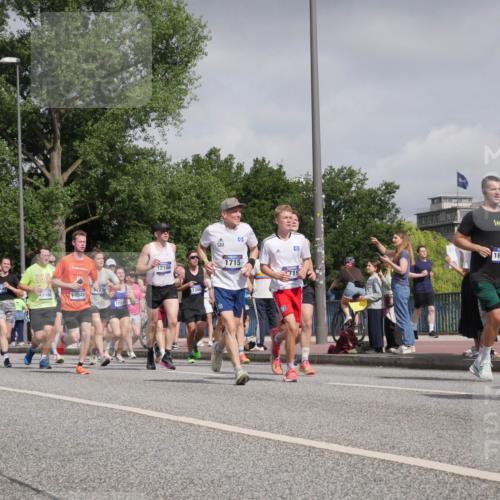 29.06.2025 - hella hamburg halbmarathon Luisa Fischer http://msf.ph/oto/8498719 29.06.2025 10:02:08 Kennedybrücke 12909, 18134, 15441, 18180, 14948, 12186, 1368, 1715, 719, 1686, 1366, 1506, 1715, 1719, 2741, 2911, 4467, 5391, 5866, 6416, 7129, 7130, 7395, 9655, 9922, 10266 meine-sportfotos.de