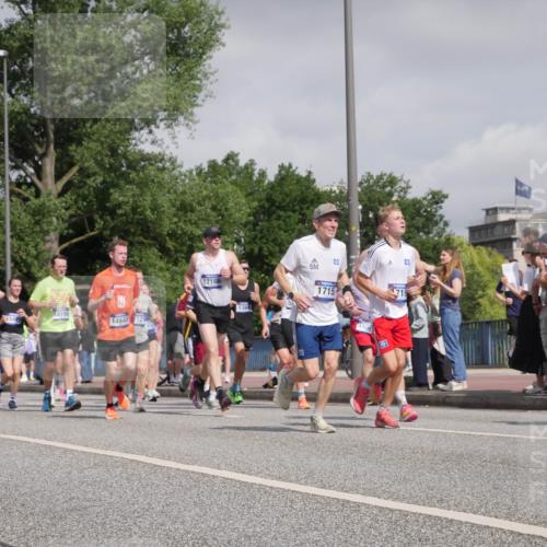 29.06.2025 - hella hamburg halbmarathon Luisa Fischer http://msf.ph/oto/8498722 29.06.2025 10:02:08 Kennedybrücke 12909, 18134, 18180, 1540, 14948, 7129, 12186, 0, 1366, 1715, 1506, 719, 1366, 1506, 1715, 1719, 2741, 2911, 4467, 5391, 5866, 6416, 7129, 7130, 7395, 9655, 9922, 10266 meine-sportfotos.de