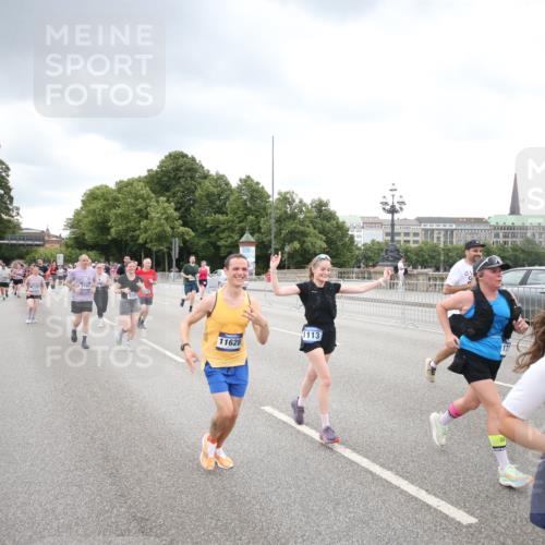 29.06.2025 - hella hamburg halbmarathon Jannik Wohlers http://msf.ph/oto/8498733 29.06.2025 10:56:00 Lombardsbrücke 1047, 1113, 2915, 3257, 3520, 3675, 3676, 3953, 3987, 4083, 5237, 5693, 5757, 6690, 7025, 7028, 7090, 7307, 7711, 8108, 8517, 8606, 8766, 9383, 9606, 9948, 9953, 10555, 10569, 10740, 10784, 10932, 11298, 11628, 11863, 12295, 12296, 12543, 12551, 13096, 13395, 13965, 14613, 15103, 15443, 15696, 15699, 15747, 16034, 16655, 16934, 17084, 17092, 17398, 17494, 17649, 17673, 17797, 18047, 18247, 18798 meine-sportfotos.de