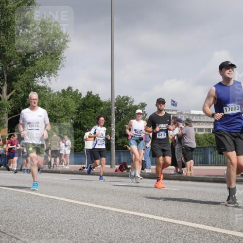 29.06.2025 - hella hamburg halbmarathon Luisa Fischer http://msf.ph/oto/8498739 29.06.2025 10:02:15 Kennedybrücke 12544, 12014, 9922, 6416, 17603, 1366, 1506, 2630, 4120, 4467, 5457, 5458, 5465, 5866, 6416, 7395, 7833, 8509, 8652, 9142, 9922 meine-sportfotos.de