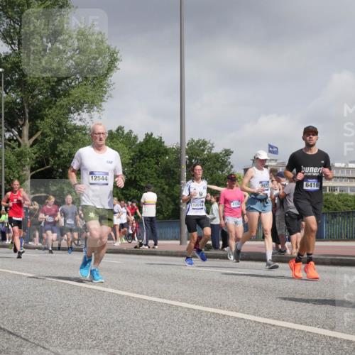 29.06.2025 - hella hamburg halbmarathon Luisa Fischer http://msf.ph/oto/8498742 29.06.2025 10:02:16 Kennedybrücke 7833, 5458, 5457, 12544, 12014, 4120, 9922, 6416, 1366, 1506, 2630, 4120, 4467, 5457, 5458, 5465, 5866, 6416, 7395, 7833, 8509, 8542, 8652, 9142, 9903, 9922, 10519 meine-sportfotos.de