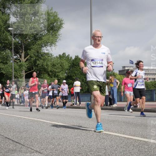 29.06.2025 - hella hamburg halbmarathon Luisa Fischer http://msf.ph/oto/8498748 29.06.2025 10:02:17 Kennedybrücke 17894, 7833, 5458, 5457, 12544, 4120, 12014, 9922, 2630, 4120, 4467, 5457, 5458, 5465, 6416, 7395, 7833, 8509, 8542, 8652, 9142, 9903, 9922, 10519 meine-sportfotos.de