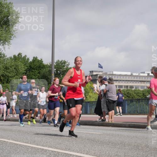 29.06.2025 - hella hamburg halbmarathon Luisa Fischer http://msf.ph/oto/8498760 29.06.2025 10:02:19 Kennedybrücke 5008, 7833, 97, 17383, 7455, 9142, 545, 4120, 1319, 1914, 2630, 4120, 4426, 4837, 5457, 5458, 5465, 6416, 7833, 8509, 8542, 8652, 9142, 9903, 9922, 10519 meine-sportfotos.de