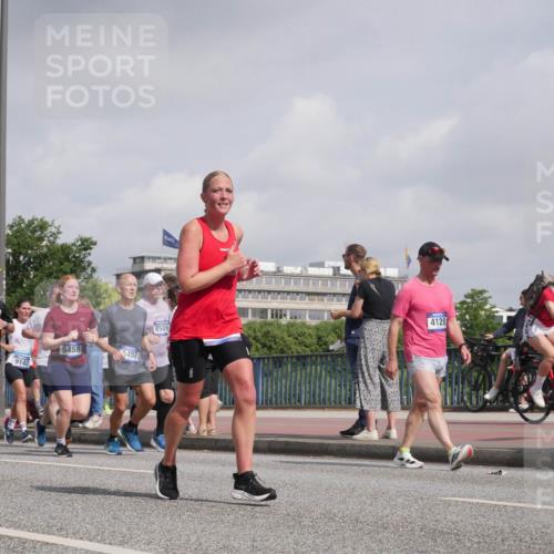 29.06.2025 - hella hamburg halbmarathon Luisa Fischer http://msf.ph/oto/8498762 29.06.2025 10:02:19 Kennedybrücke 17383, 9142, 5458, 5457, 8509, 4120, 1319, 1914, 2630, 4120, 4426, 4837, 5457, 5458, 5465, 6416, 7833, 8509, 8542, 8652, 9142, 9903, 9922, 10519 meine-sportfotos.de