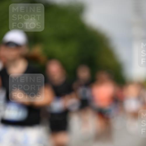 29.06.2025 - hella hamburg halbmarathon Dr. Thomas Lammeyer http://msf.ph/oto/8498770 29.06.2025 10:23:47 Kennedybrücke 1159, 1160, 1708, 2405, 2703, 2795, 2812, 2918, 2993, 2995, 3446, 3631, 4108, 4110, 4170, 4562, 4570, 4979, 5035, 5178, 5251, 5397, 5429, 5449, 5878, 6249, 6542, 6796, 6797, 6872, 6939, 7143, 7248, 7249, 7647, 7836, 8427, 8537, 8778, 9270, 9272, 9856, 10124, 10349, 10540, 10594, 10966, 11247 meine-sportfotos.de