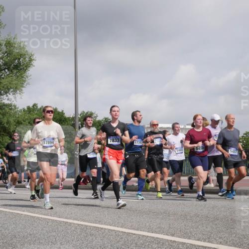 29.06.2025 - hella hamburg halbmarathon Luisa Fischer http://msf.ph/oto/8498774 29.06.2025 10:02:21 Kennedybrücke 16572, 5524, 17894, 03, 15197, 7833, 17383, 142, 5465, 5458, 85, 5457, 1319, 1914, 2282, 2630, 4120, 4426, 4837, 5299, 5457, 5458, 5465, 7033, 7037, 7833, 8509, 8542, 8652, 9142, 9903, 10020, 10518, 10519 meine-sportfotos.de