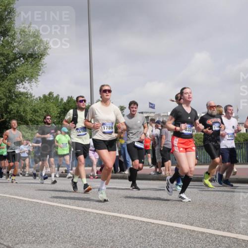 29.06.2025 - hella hamburg halbmarathon Luisa Fischer http://msf.ph/oto/8498779 29.06.2025 10:02:21 Kennedybrücke 1657, 524, 5008, 1789, 18122, 15197, 833, 1745, 5465, 5458, 1319, 1914, 2282, 2630, 4120, 4426, 4837, 5299, 5457, 5458, 5465, 7033, 7037, 7833, 8509, 8542, 8652, 9142, 9903, 10020, 10518, 10519 meine-sportfotos.de