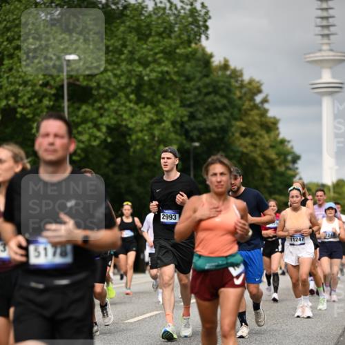 29.06.2025 - hella hamburg halbmarathon Dr. Thomas Lammeyer http://msf.ph/oto/8498787 29.06.2025 10:23:48 Kennedybrücke 1159, 1160, 1708, 2405, 2703, 2795, 2812, 2918, 2993, 2995, 3446, 3631, 4108, 4170, 4562, 4570, 4979, 5035, 5178, 5251, 5397, 5429, 5449, 5878, 6249, 6796, 6797, 6872, 6939, 7143, 7248, 7249, 7647, 7836, 8427, 8537, 8778, 10349, 10540, 10594, 10966, 11247 meine-sportfotos.de