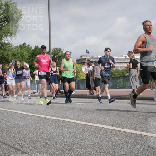 29.06.2025 - hella hamburg halbmarathon Luisa Fischer http://msf.ph/oto/8498807 29.06.2025 10:02:25 Kennedybrücke 426, 13808, 18413, 8542, 10519, 1657, 903, 1319, 1595, 1914, 2282, 2364, 2391, 2432, 4120, 4426, 4837, 5277, 5299, 5457, 5458, 5465, 7033, 7037, 8509, 8542, 8652, 8929, 9142, 9488, 9903, 9907, 10020, 10518, 10519 meine-sportfotos.de