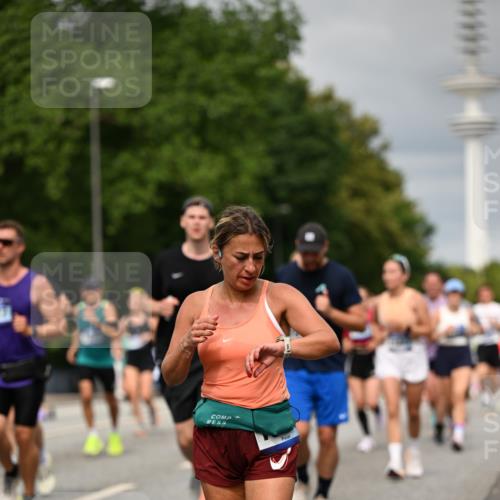 29.06.2025 - hella hamburg halbmarathon Dr. Thomas Lammeyer http://msf.ph/oto/8498820 29.06.2025 10:23:49 Kennedybrücke 1159, 1160, 1708, 2405, 2703, 2795, 2812, 2918, 2993, 2995, 3446, 3631, 4170, 4562, 4570, 4979, 5035, 5178, 5251, 5397, 5429, 5878, 6249, 6796, 6797, 6872, 6874, 6939, 7248, 7249, 7647, 7836, 8427, 8537, 8778, 10349, 10540, 10594, 10966, 11247 meine-sportfotos.de