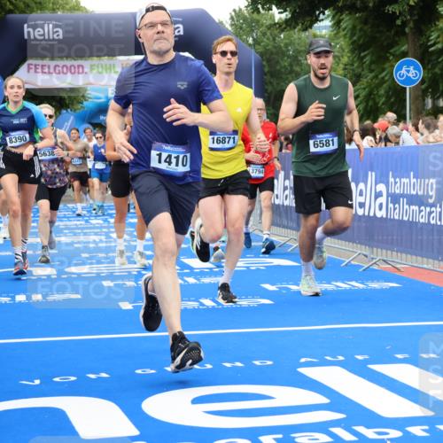 29.06.2025 - hella hamburg halbmarathon Strokosch-Dieckow http://msf.ph/oto/8498824 29.06.2025 10:54:07 Ziel 1151, 1410, 3177, 3208, 3209, 3898, 5638, 6082, 6084, 6294, 6356, 6443, 6581, 8390, 9032, 9791, 11499, 12213, 12379, 13033, 13397, 13794, 15169, 15524, 16780, 16871, 17348, 18308 meine-sportfotos.de