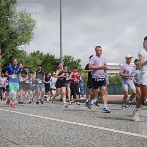 29.06.2025 - hella hamburg halbmarathon Luisa Fischer http://msf.ph/oto/8498830 29.06.2025 10:02:27 Kennedybrücke 844, 1517, 1914, 12446, 2282, 2282, 1103, 1568, 16189, 720, 159, 13808, 1319, 1595, 1914, 2282, 2364, 2391, 2432, 3668, 4120, 4426, 4837, 5277, 5299, 7033, 7037, 8542, 8652, 8929, 9488, 9903, 9907, 9984, 10020, 10518, 10519 meine-sportfotos.de