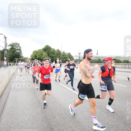 29.06.2025 - hella hamburg halbmarathon Jannik Wohlers http://msf.ph/oto/8498831 29.06.2025 10:56:12 Lombardsbrücke 1047, 2143, 2307, 2887, 2915, 2991, 3438, 3516, 3517, 3520, 3614, 3675, 3676, 3953, 3987, 4773, 5237, 5438, 5911, 6348, 6349, 6690, 7090, 7307, 7711, 8108, 8150, 8606, 8939, 8943, 9172, 9210, 9910, 10555, 10569, 10571, 10932, 10936, 11047, 11089, 11204, 11628, 12221, 12328, 12354, 12543, 12993, 13096, 13108, 13834, 14613, 14711, 14746, 15747, 16034, 16934, 17092, 17494, 17797, 18047, 18197, 18247 meine-sportfotos.de