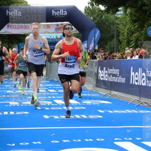 29.06.2025 - hella hamburg halbmarathon Strokosch-Dieckow http://msf.ph/oto/8498834 29.06.2025 10:43:31 Ziel 3116, 3928, 4080, 5124, 5436, 5506, 7635, 8664, 9931, 10237, 10246, 11648, 12623, 13996, 14484, 14690, 16338, 17391, 17912, 18449, 18513, 18775, 18810, 18942, 19051, 19229 meine-sportfotos.de