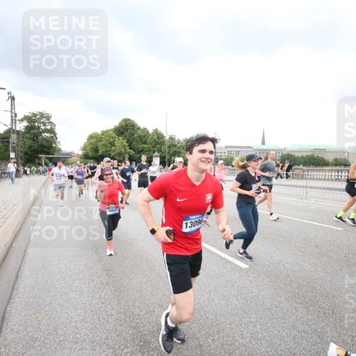 29.06.2025 - hella hamburg halbmarathon Jannik Wohlers http://msf.ph/oto/8498840 29.06.2025 10:56:12 Lombardsbrücke 1047, 2143, 2307, 2887, 2915, 2991, 3438, 3516, 3517, 3520, 3614, 3675, 3676, 3953, 3987, 4773, 5237, 5438, 5911, 6348, 6349, 6690, 7090, 7307, 7711, 8108, 8150, 8606, 8939, 8943, 9172, 9210, 9910, 10555, 10569, 10571, 10932, 10936, 11047, 11089, 11204, 11628, 12221, 12328, 12354, 12543, 12993, 13096, 13108, 13834, 14613, 14711, 14746, 15747, 16034, 16934, 17092, 17494, 17797, 18047, 18197, 18247 meine-sportfotos.de