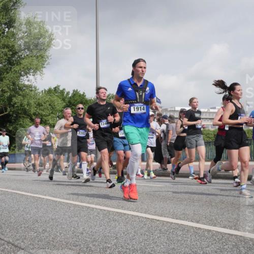 29.06.2025 - hella hamburg halbmarathon Luisa Fischer http://msf.ph/oto/8498843 29.06.2025 10:02:29 Kennedybrücke 15179, 5277, 2282, 925, 12446, 156, 1914, 0020, 103, 319, 15, 1319, 1595, 1914, 2282, 2364, 2391, 2432, 3668, 4426, 4837, 5277, 5299, 7033, 7037, 7547, 8542, 8929, 9488, 9903, 9907, 9984, 10020, 10518, 10519 meine-sportfotos.de