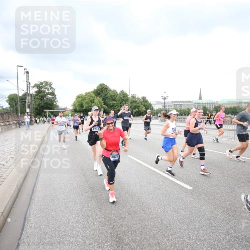 29.06.2025 - hella hamburg halbmarathon Jannik Wohlers http://msf.ph/oto/8498844 29.06.2025 10:56:13 Lombardsbrücke 1047, 2143, 2307, 2887, 2991, 3438, 3516, 3517, 3520, 3614, 3675, 3676, 3953, 3987, 4094, 4118, 4773, 5237, 5438, 5911, 6348, 6349, 7090, 7307, 7711, 8108, 8150, 8606, 8939, 8943, 9172, 9210, 9910, 10555, 10569, 10571, 10932, 10936, 11047, 11089, 11204, 12221, 12328, 12354, 12543, 12993, 13096, 13108, 13834, 14613, 14711, 14746, 15215, 15747, 16034, 16934, 17092, 17494, 17797, 18047, 18197, 18247 meine-sportfotos.de